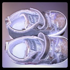 🩸gently used baby sneakers 🩸